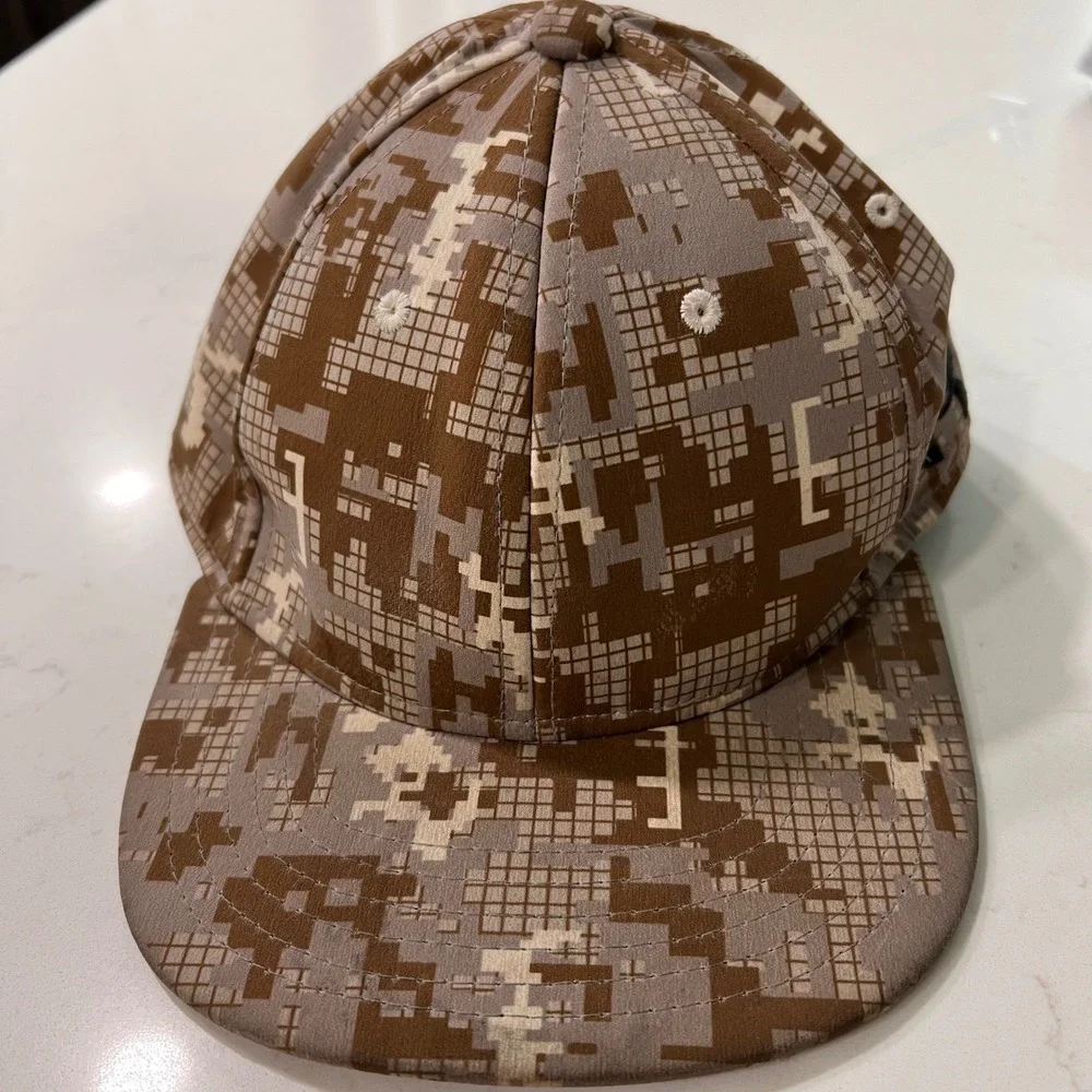 Under Armour Youth SM/MD Digital Camo Baseball Hat Brown Tan Stretch Fit Cap